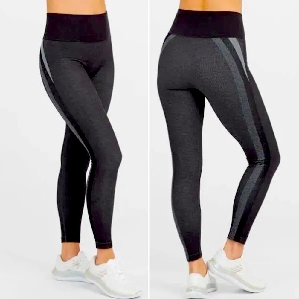 NWT SPANX Look At Me Now Seamless Leggings, Medium in Graphite Dust